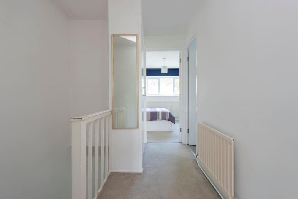 Lovely 2-bed 15 Minutes To Londra