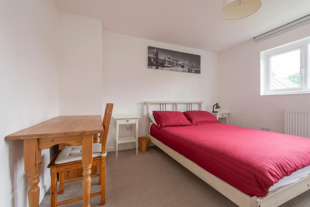 Case de vacanță Lovely 2-bed 15 Minutes To