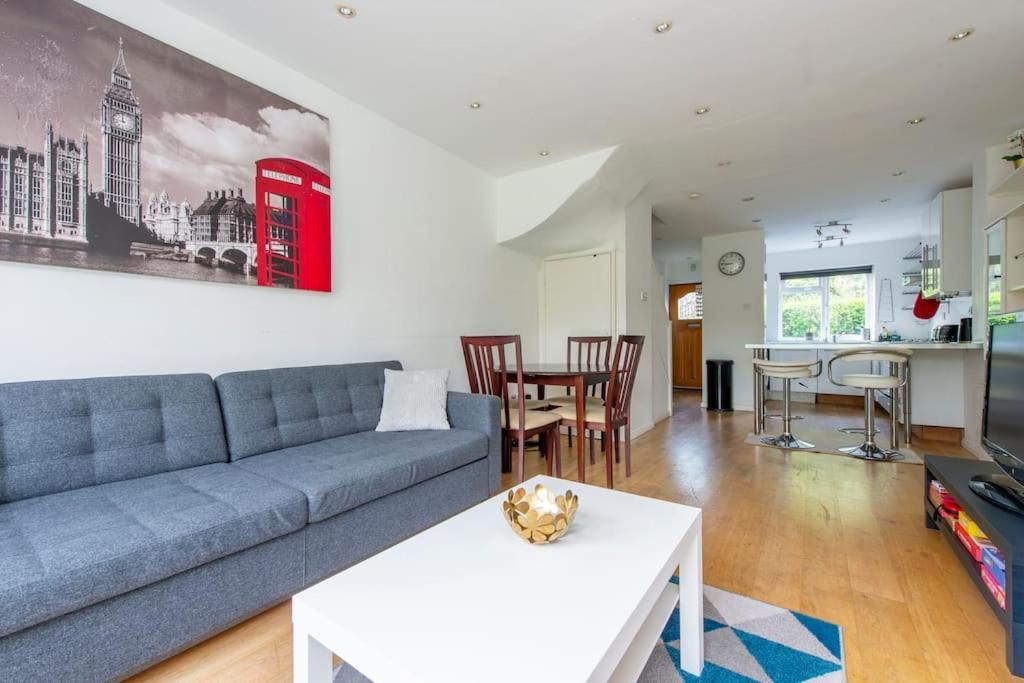 Case de vacanță Lovely 2-bed 15 Minutes To