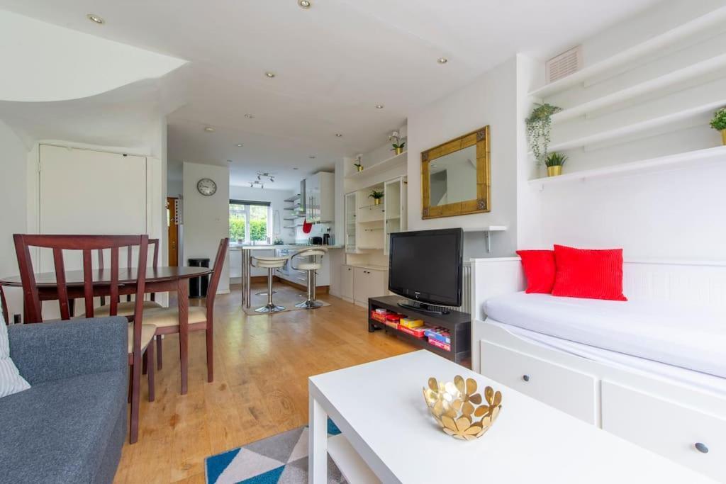 Lovely 2-bed 15 Minutes To Londra